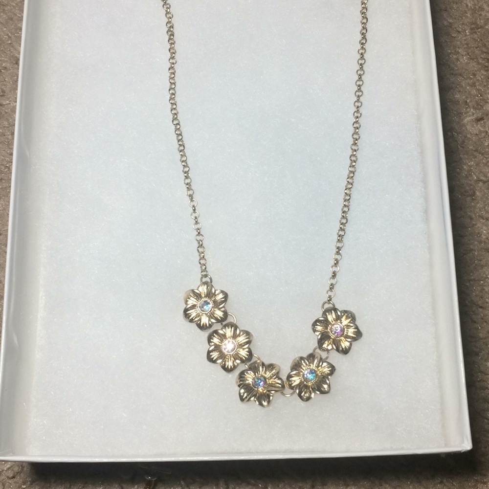Gold flower necklace and trendy eye earrings